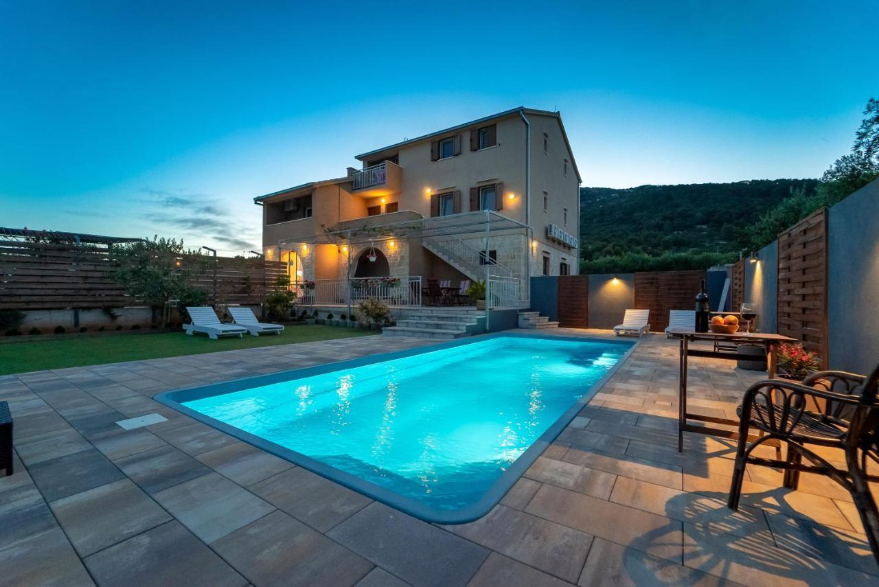 Apartments Mardesic コミジャ エクステリア 写真