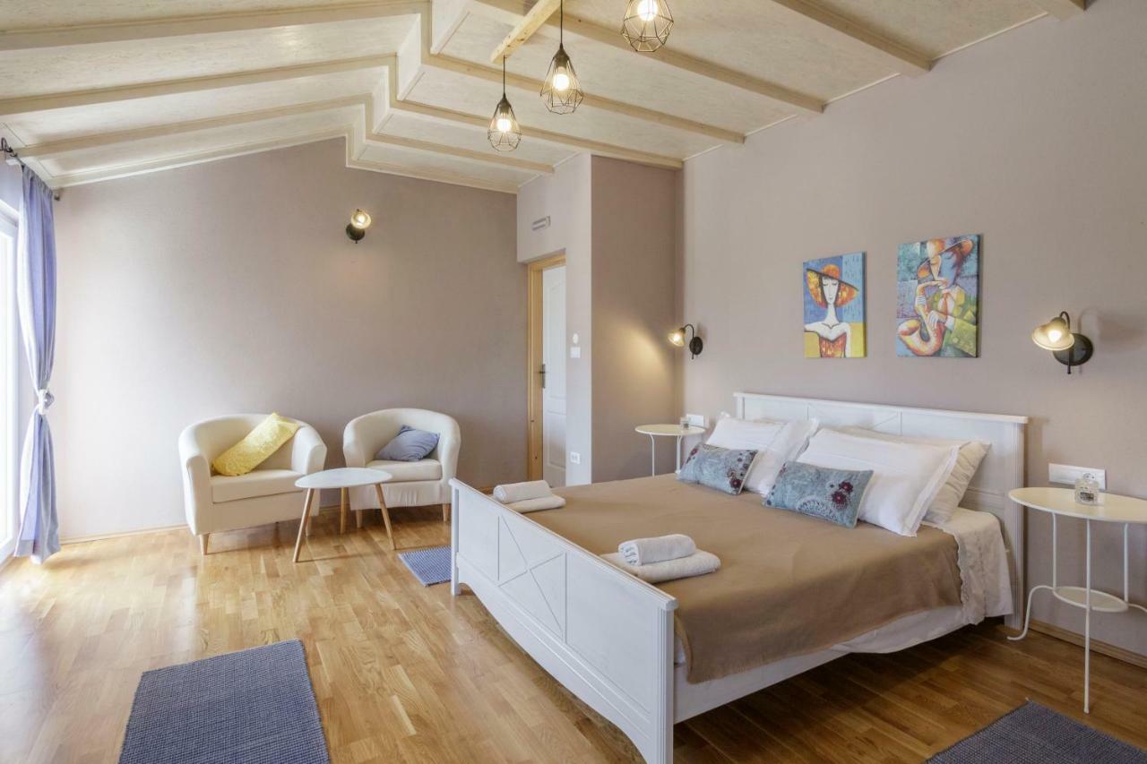 Apartments Mardesic コミジャ エクステリア 写真