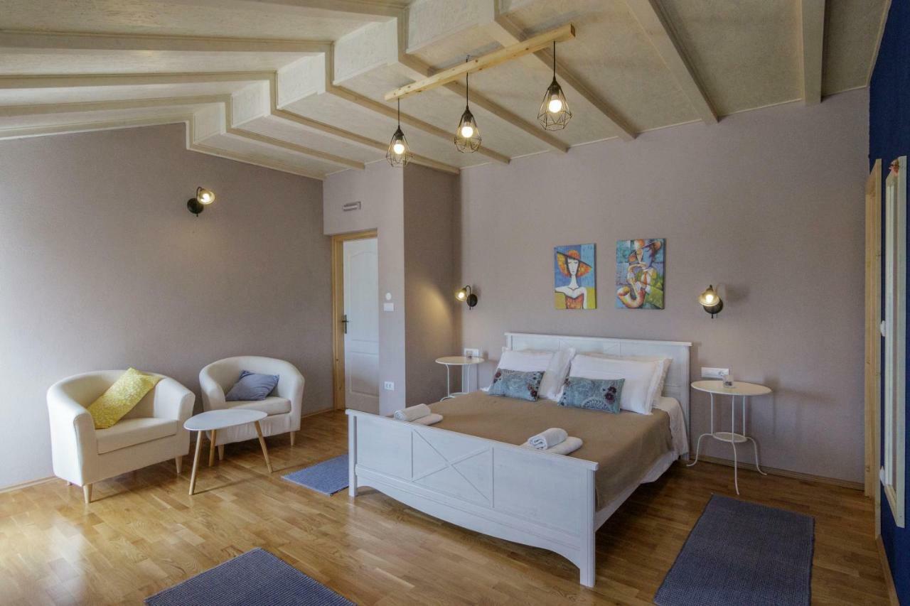 Apartments Mardesic コミジャ エクステリア 写真