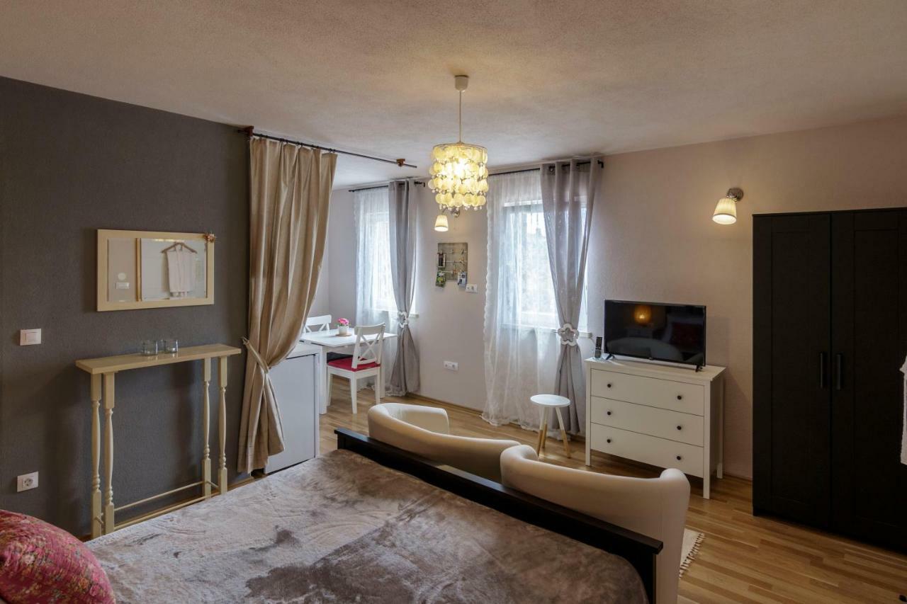 Apartments Mardesic コミジャ エクステリア 写真