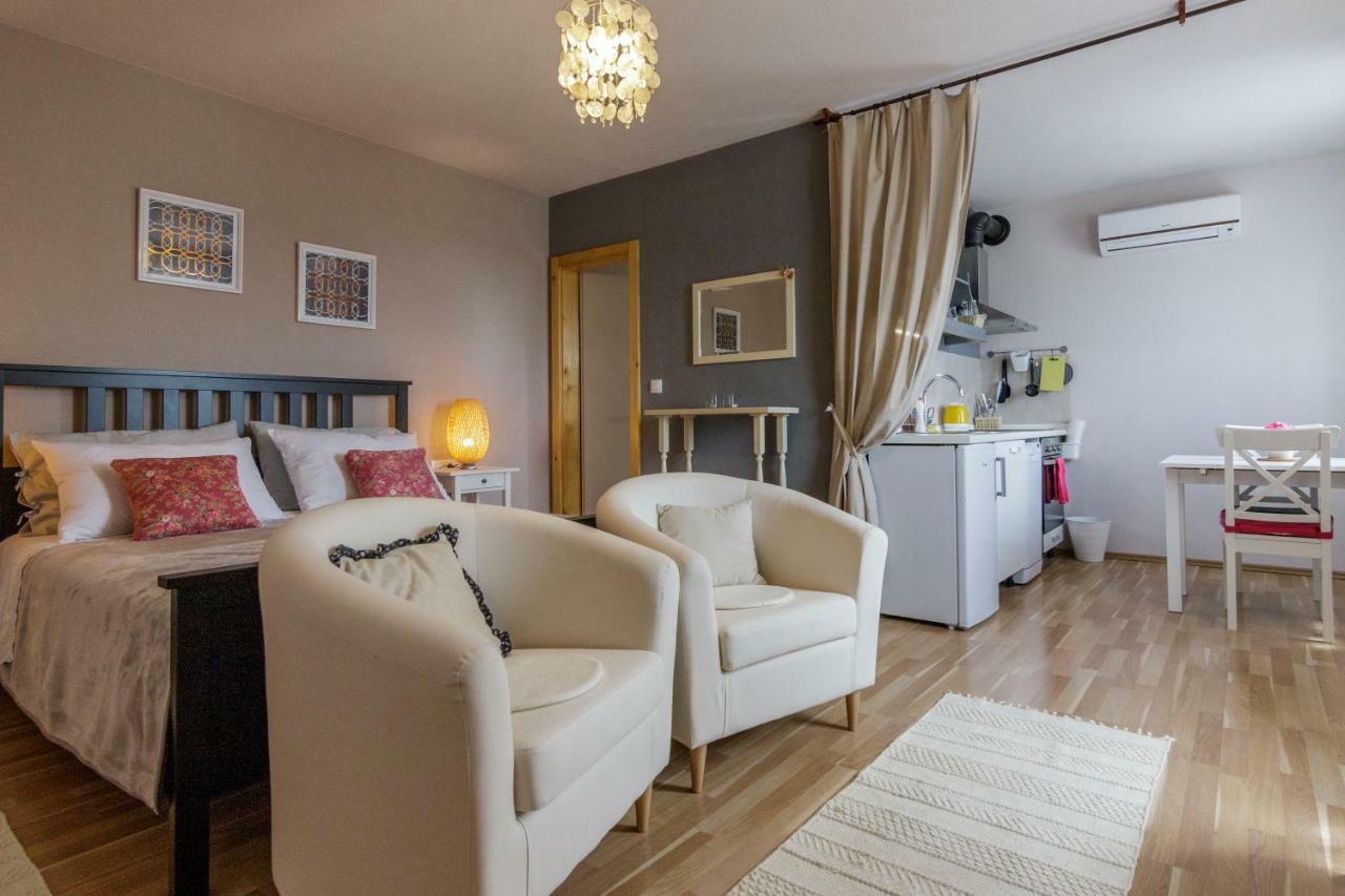 Apartments Mardesic コミジャ エクステリア 写真